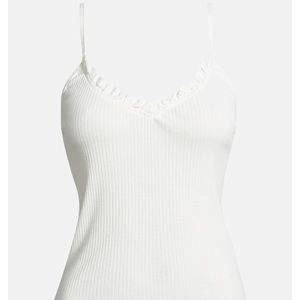 I am selling a cream tank top! Never been worn.